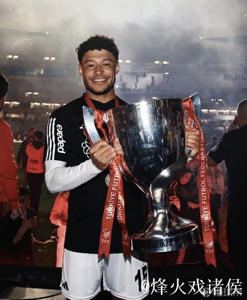 土媒:前英格兰国脚张伯伦与贝西克塔斯提前一年解约,下家未定 土媒:前英格兰国脚张伯伦与贝西克塔斯提前一年解约,下家未定