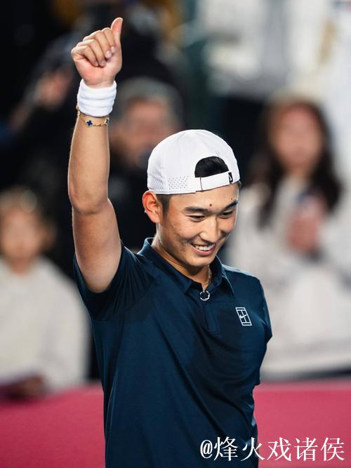 商竣程直落两盘击败索内戈 挺进香港网球公开赛八强